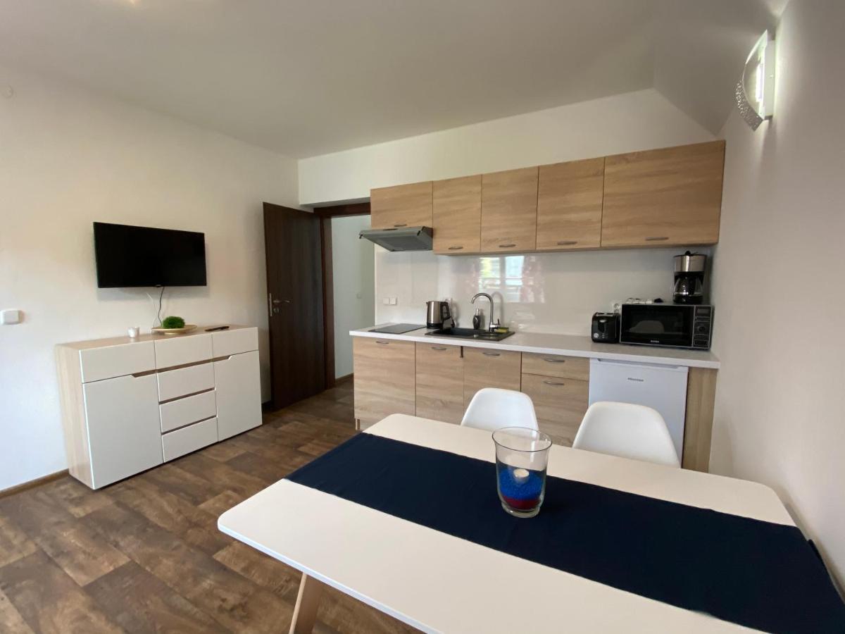Apartmany Klarka โรกีนีซ นัด ยีเซอโร ภายนอก รูปภาพ
